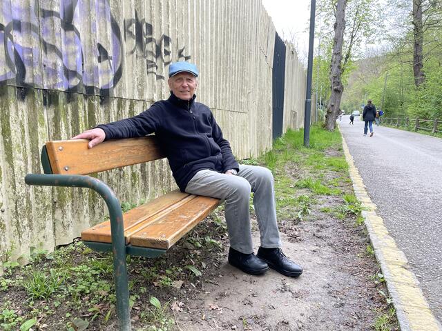 Gert John wünscht sich mehr Platz zum Verschnaufen in der Bujattigasse. | Foto: Patricia Hillinger