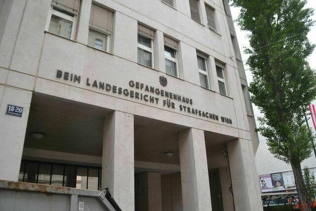 Nach einer Messerstecherei muss sich ein 45-Jähriger vor dem Landesgericht für Strafsachen in Wien verantworten. 
