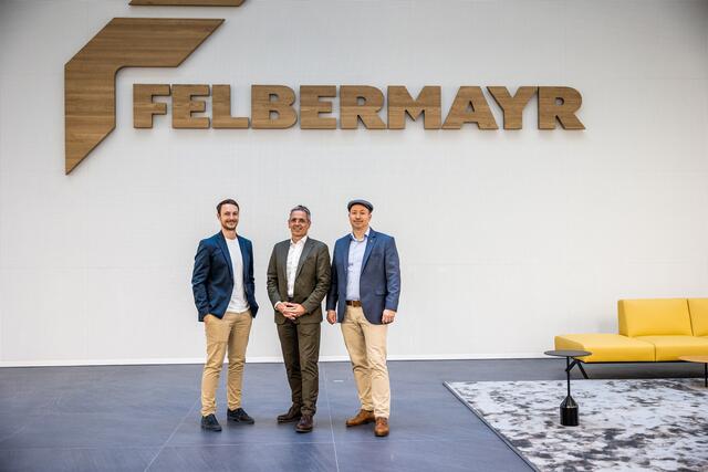Florian Schell, Horst Felbermayr und Jörg Pfaffenzeller (v.l.) bei der offiziellen Betriebseröffnung des neuen Standorts von Felbermayr. | Foto: Dominik Kusel