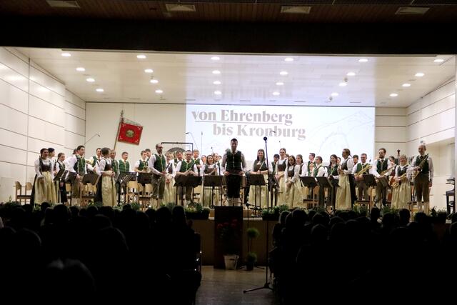 Bei einem Gemeinschaftskonzert spielten die Musikkapelle Zams (im Bild) und die Bürgermusikkapelle Reutte zusammen im Haus der Musik in Zams auf. | Foto: Siegele