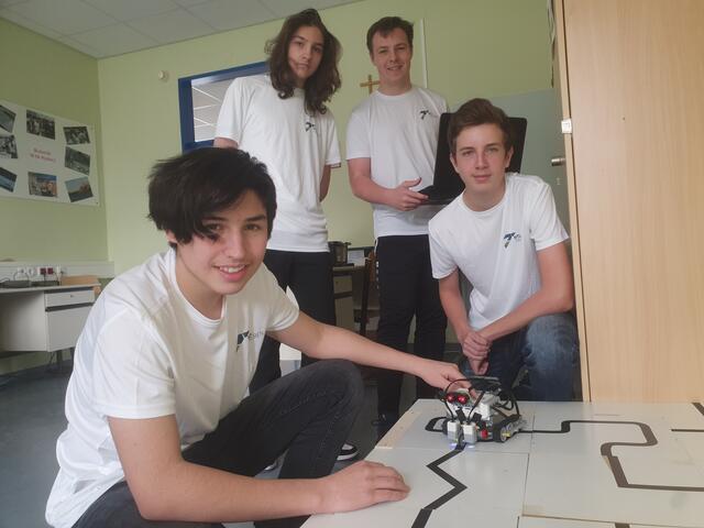 So sehen Sieger aus! Nun bereiten sich die Schüler auf die Weltmeisterschaft in Bangkok vor. | Foto: HTL Trieben