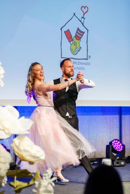 Maria und Christoph Santner lieferten eine
Tanzperformance in Dancing Stars-Manier. | Foto: Ronald McDonald Kinderhilfe