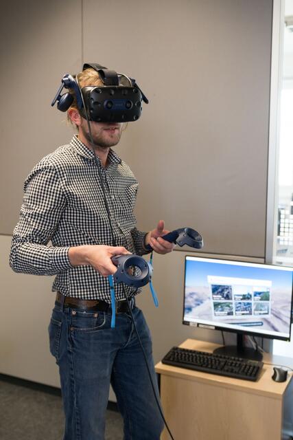 Auch eine Virtual-Reality-Ecke steht im Makerspace im Softwarepark Hagenberg zur Verfügung.  | Foto: Stiwa