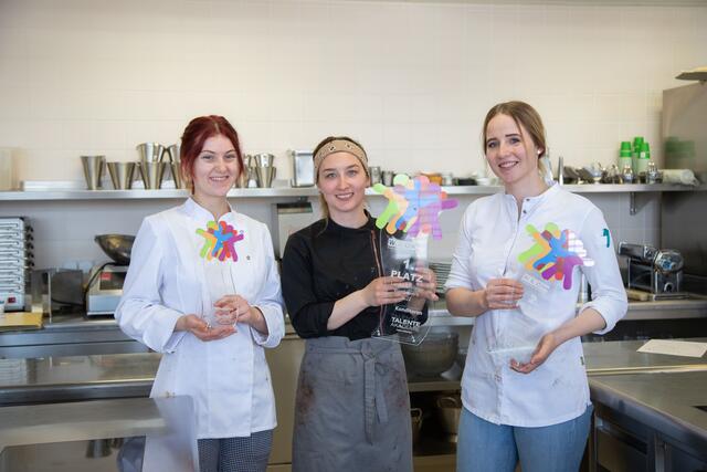  Drittplatzierte Maya Combs, Siegerin Jessica Pfalz und Zweitplatzierte Stefanie Nussbaumer | Foto: WKK/Peter Just