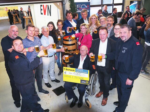 Geglückter Bieranstich beim Feuerwehrfest in Maria Enzersdorf. | Foto: Marktgemeinde Maria Enzersdorf