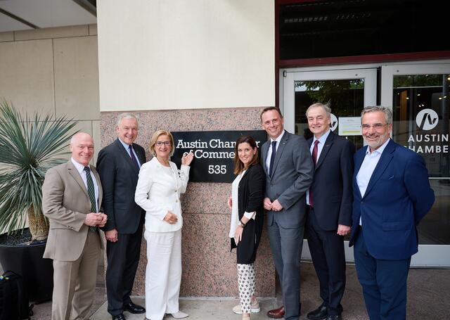 ecoplus-Geschäftsführer Helmut Miernicki, Landesrat Martin Eichtinger, Landeshauptfrau Johanna Mikl-Leitner, WK-Vizepräsidentin Nina Stift, Landesrat Jochen Danninger, WK-Vizepräsident Christian Moser, IV-Vizepräsident Andreas Ludwig. | Foto: NLK