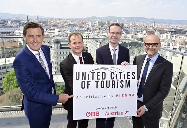 Präsentierten die Kampagne „United Cities of Tourism“: Wirtschaftsstadtrat Peter Hanke, Vorstand der ÖBB-Personenverkehr AG Klaus Garstenauer, Austrian Airlines Chief Commercial Officer Michael Trestl und Tourismusdirektor Norbert Kettner (v.l.) | Foto: PID / Christian Jobst