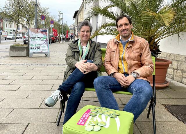 Landessprecherin Petrik nahm beim ersten "Zsammsitzen" neben Fussenegger in Neusiedl Platz. | Foto: Grüne Burgenland