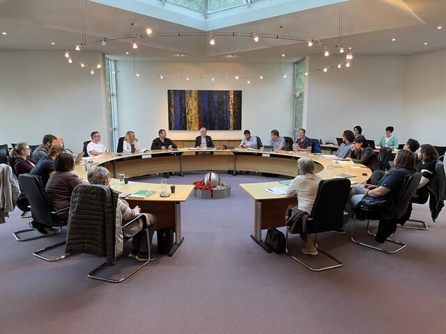 Der Landecker Gemeinderat tagte am 28. April im Sitzungssaal des Rathauses. | Foto: Othmar Kolp