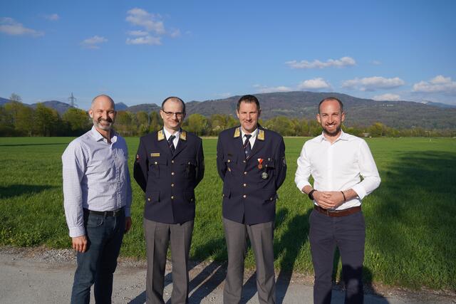 Für die schnelle Umsetzung eines Hallenbades im Flachgau: Von links: Markus Maurer, SPÖ-Sportsprecher im Landtag, Markus Zainitzer und Herbert Gewolf von der Salzburger Wasserettung und David Egger, der Landesparteivorsitzende der Salzburger SPÖ. | Foto: Emanuel Hasenauer