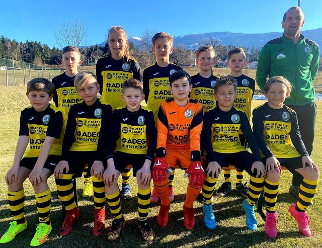 Die sehr erfolgreiche U10 Mannschaft des FC Lendorf mit Coach Martin Morgenstern wurde neu eingekleidet | Foto: Foto: Dokter