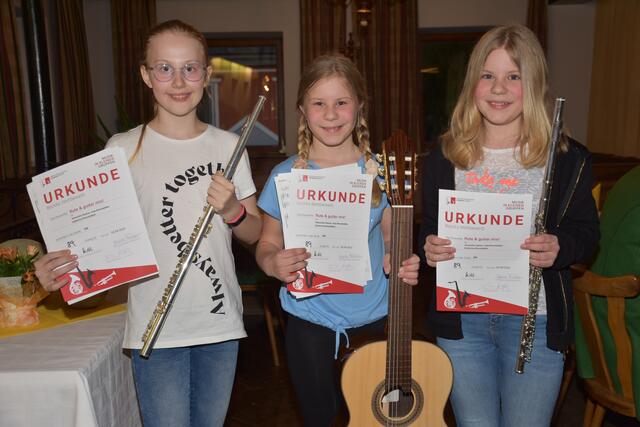 Der Musiker-Abend der Marktmusik Pabneukirchen stand ganz im Zeichen von Ehrungen, Auszeicnungen und der Nachwuchs-Musiker.  | Foto: Zinterhof