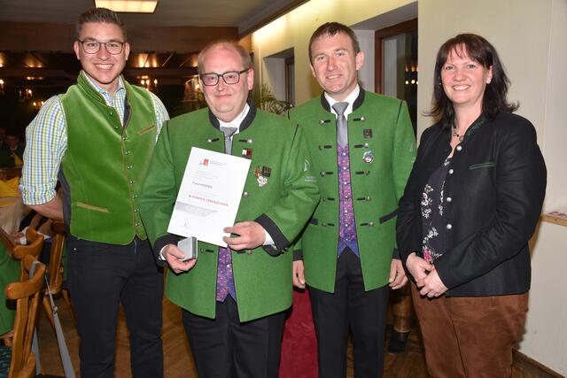 Der Musiker-Abend der Marktmusik Pabneukirchen stand ganz im Zeichen von Ehrungen, Auszeicnungen und der Nachwuchs-Musiker.  | Foto: Zinterhof