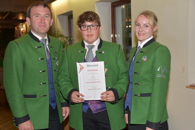 Der Musiker-Abend der Marktmusik Pabneukirchen stand ganz im Zeichen von Ehrungen, Auszeicnungen und der Nachwuchs-Musiker.  | Foto: Zinterhof