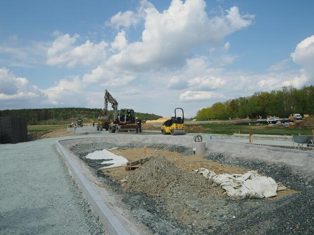 Am Parkpaltz wird mit Hochdruck gearbeitet. | Foto: WW