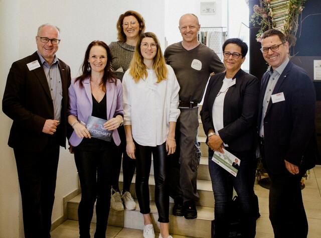 v. l.: Günther Baschinger (WKO), Helga Schörgendorfer (Frau in der Wirtschaft), Felicitas , Miriam, und Alexander Lehner, Regina Klaffenböck, Hans Moser (WKO). | Foto: Silvia Zellinger