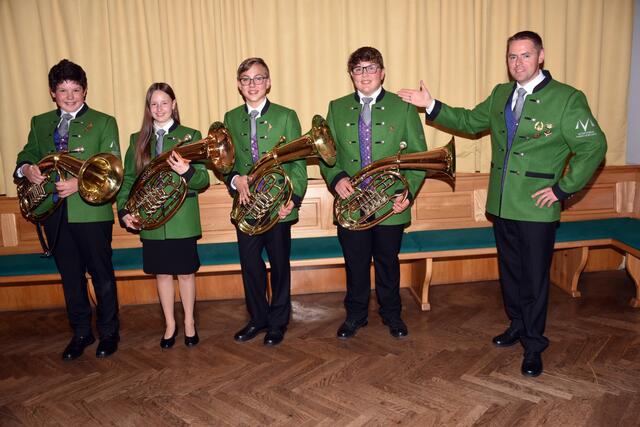 Der Musiker-Abend der Marktmusik Pabneukirchen stand ganz im Zeichen von Ehrungen, Auszeicnungen und der Nachwuchs-Musiker.  | Foto: Zinterhof