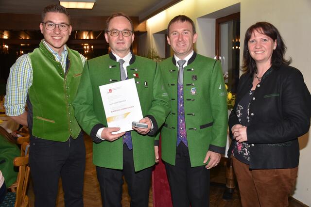 Der Musiker-Abend der Marktmusik Pabneukirchen stand ganz im Zeichen von Ehrungen, Auszeicnungen und der Nachwuchs-Musiker.  | Foto: Zinterhof