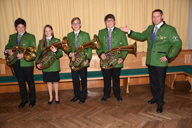 Der Musiker-Abend der Marktmusik Pabneukirchen stand ganz im Zeichen von Ehrungen, Auszeicnungen und der Nachwuchs-Musiker.  | Foto: Zinterhof