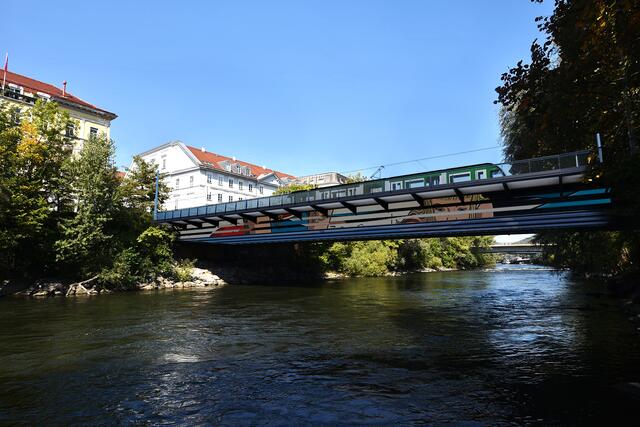 Künftig wird die Straßenbahn Tegetthoffbrücke (zwischen Belgiergasse, li., und Marburger Kai/Andreas Hofer Platz) überqueren.  | Foto: Stadt Graz
