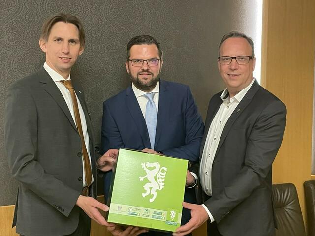 ÖVP Leibnitz: Ehrung für Gerald Hofer (Mitte) | Foto: ÖVP