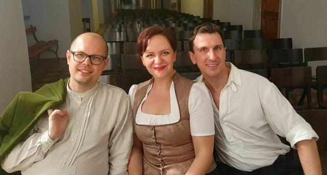 Mit Martin Achrainer als Müllersbursch (re.), Katrin Koch als Müllerstochter und dem Jäger und Pianisten Christian Koch | Foto: privat