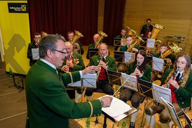 Kapellmeister Reinhard Siegele hat wieder ein abwechslungsreiches Konzertprogramm zusammengestellt. | Foto: Leo Jörg