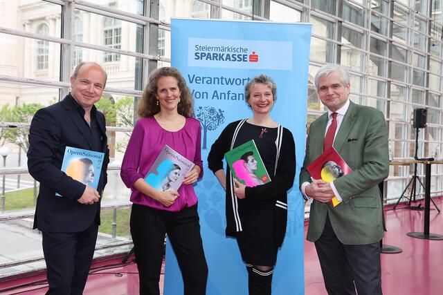 Chefdirigent Roland Kluttig, Intendantin Nora Schmid und Ballettdirektorin Beate Vollack präsentierten das Programm der Saison 22/23, unterstützt von Georg Bucher (Steiermärkische Sparkasse) | Foto: Oper Graz