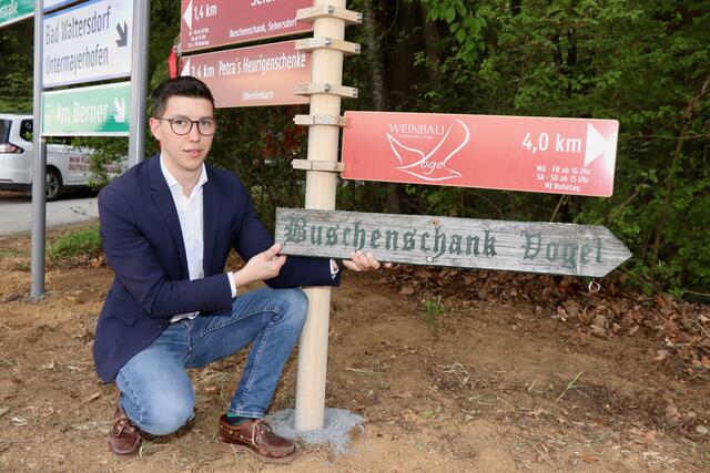 Alt und neu: Herbert Ferstl zeigt anhand eines Beispiels den Unterschied. | Foto: Alfred Mayer