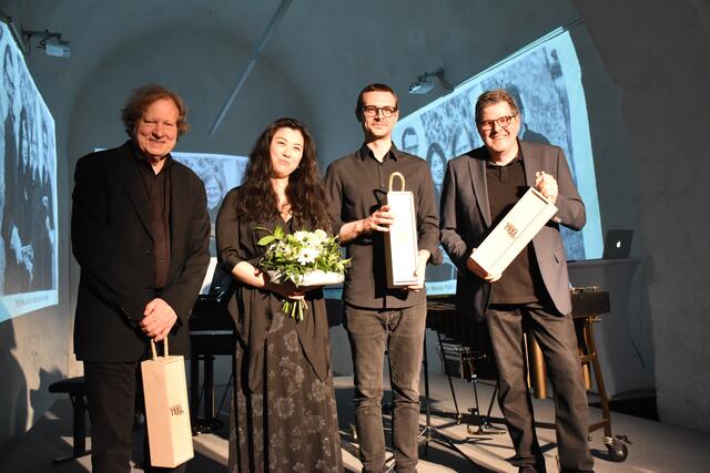 Roland und Yuko Batik, Tobias Meissl und Franz Baldauf in den Kasematten. | Foto: Zezula