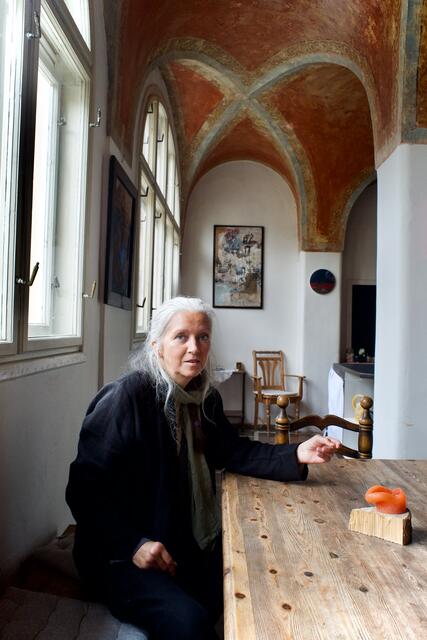 Bea von Schrader im Aufenthaltsbereich. | Foto: Santrucek