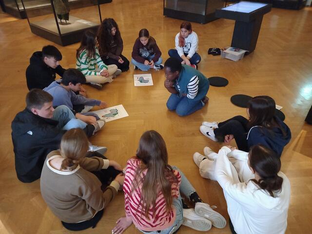 Schüler*innen der 3A des BG/BRG Neunkirchen beim Workshop im Weltmuseum in Wien.  | Foto: Mag. Schuster 
