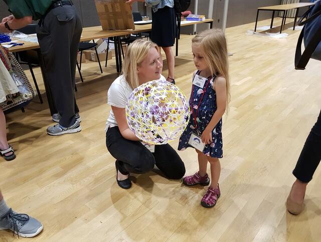 Bei Projekten zur kreativen MINT-Förderung im Kindergarten. Begeisterung für MINT muss früh entfacht und weiter gefördert, um das Interesse aufrechtzuerhalten.  | Foto: Privat
