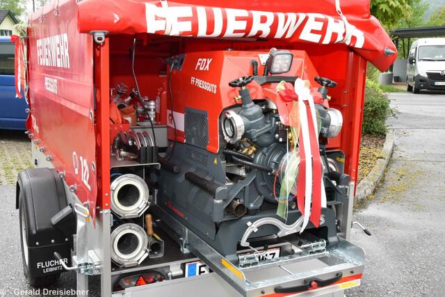 Der neue Pumpenanhänger mit der neuen Tragkraftspritze (TS)  | Foto: Gerald Dreisiebner