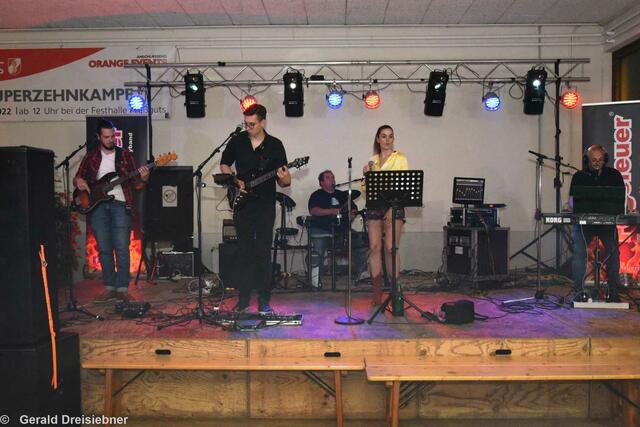 Die Gruppe " Fegefeuer" sorgte für Unterhaltung | Foto: Gerald Dreisiebner
