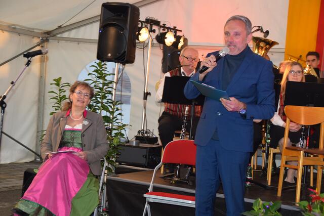 Manfred Skerlak und Elisabeth Paukovitsch führten durch den bunten Abend. 
