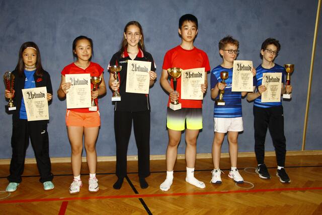 Besonders stolz waren die Sieger:innen der Einzelbewerbe beim ÖBV-Ranglistenturnier in Weiz. | Foto: RegionalMedien Hofmüller