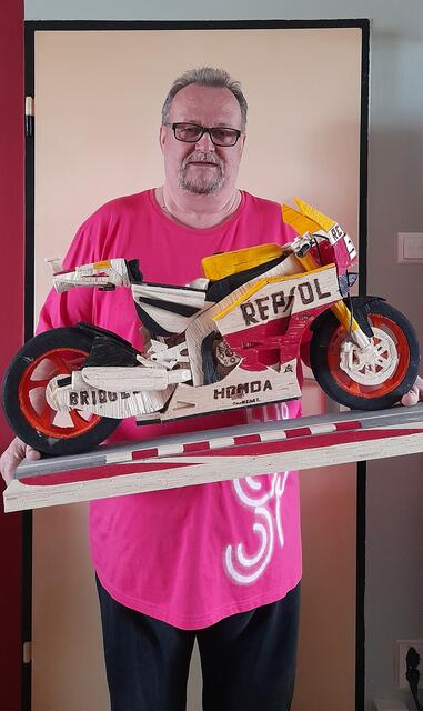 Egbert Krenn präsentiert sein vollendetes Großprojekt.