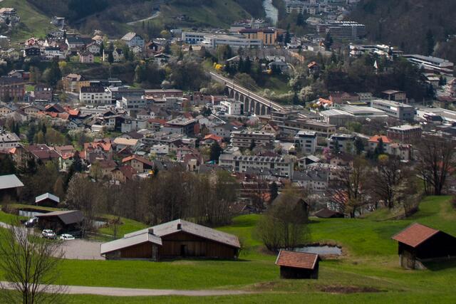 Bild # 3110: In der rechten oberen Ecke sieht man den ca. 30 m hohen Hügel mit der Burschkirche. | Foto: © by Ing. Günter Kramarcsik