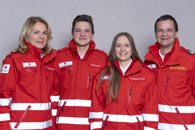 Birgit Stellnberger, Simon Stellnberger, Anna Stellnberger und Alexander Stellnberger (v. li.).

 | Foto: Rotes Kreuz Steyr Stadt