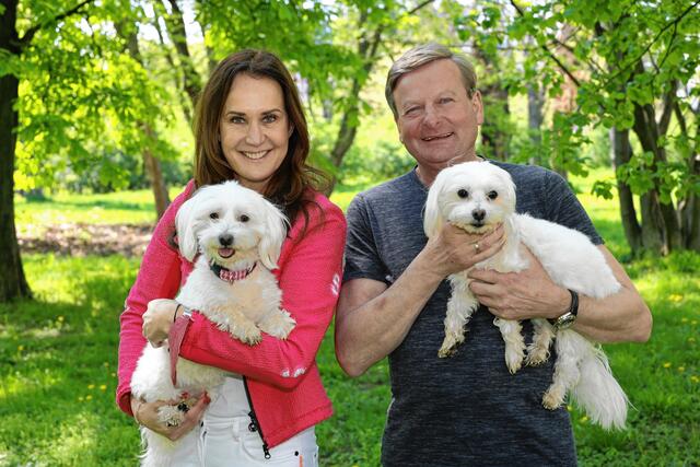 Ein Herz für Tiere - Tierschutzlady Maggie Entenfellner und LR Gottfried Waldhäusl.
 | Foto: Klemens Groh