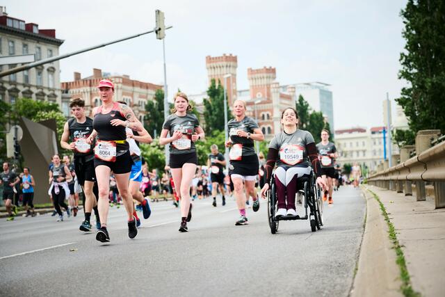 Beim Wings for life run 2022 wurde wieder gelaufen, gewalkt und gerollt – alles zugunsten der Rückenmarksforschung. | Foto: Wings for life world run