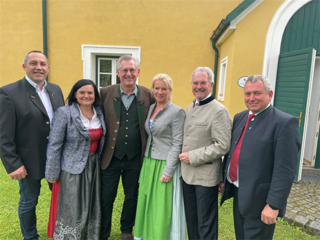 Geburtstag: Markus Kitzmüller-Schütz, Martina Karnthaler, Martin Preineder, Irene Neumann-Hartberger, Karl Wilfing und Bernhard Karnthaler. | Foto: Marktgemeinde Lanzenkirchen