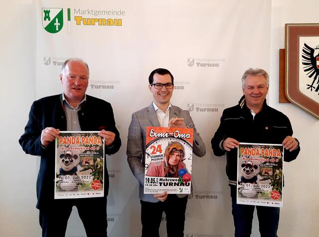 Die Vorfreude auf die heurigen Veranstaltungen ist bei Vize-Bgm. Berthold Strobl, Bgm. Stefan Hofer und Erwin Hofer sichtlich groß. | Foto: Hirtner