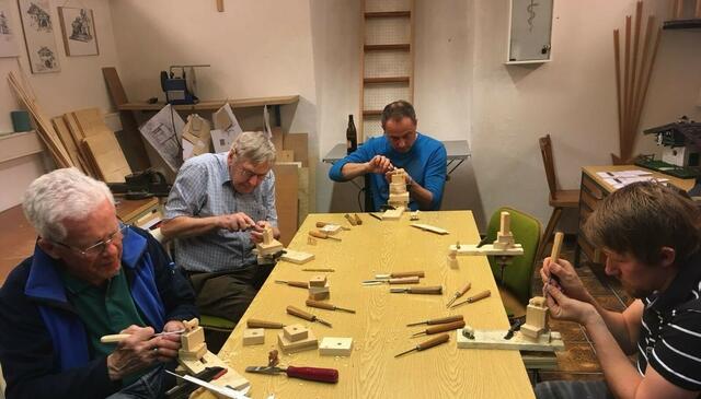 Ihre Werkstätte haben die Krippenbauer in der Nähe des Pfarrsaals in Saalfelden.  | Foto: Krippenverein Saalfelden