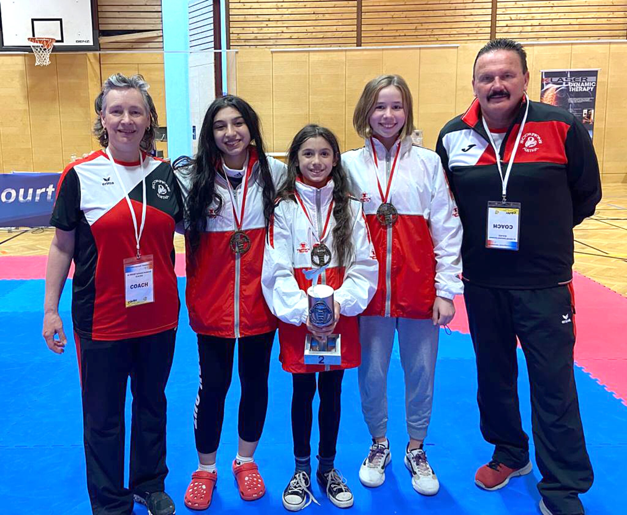 Sport Drei Golden (Taekwondo) Girls aus Völs Westliches Mittelgebirge