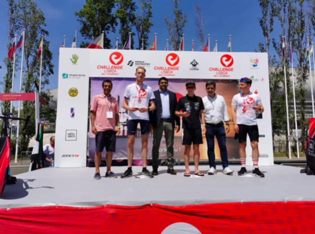 Sebastian Fuchs (Bildmitte in Schwarz) bestritt in Lissabon sein erstes großes Rennen. | Foto: Fuchs