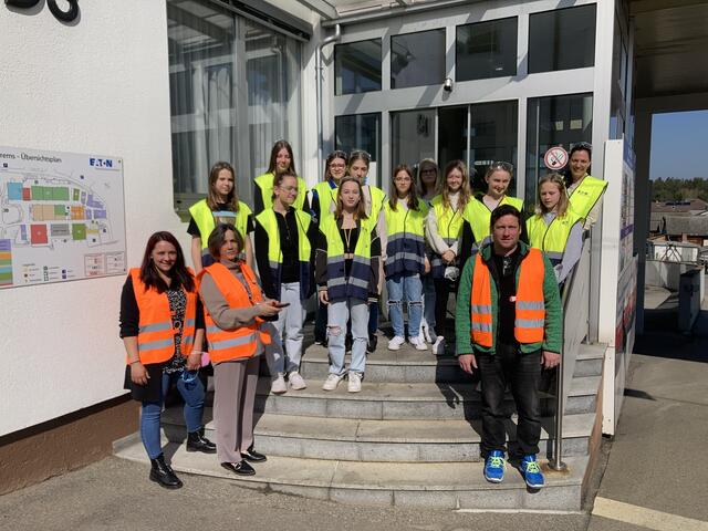 Die Mädchen besuchten das Eaton Werk in Schrems. | Foto: MS Bad Großpertholz