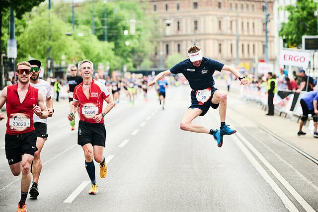 Der ehemalige Schispringer Andreas Goldberger war genau wie im Vorjahr auch heuer beim Wings for life Flagship Run in Wien dabei. Er überbot seine erreichten 30 Kilometer vom Vorjahr gleich um fünf Kilometer. | Foto: Philipp Carl Riedl/Wings for life world run