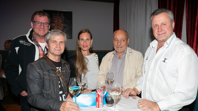 Amüsierten sich blendend (v.l.n.r.) – Gerhard Schmidt (ÖBB), Manfred Linzmaier (Tiroler Fußballikone), Sonja Vallazza (Tanzschule), Herbert Peer (Koordinator des „Netzwerk Tirol hilft") und Hubert Vallazza (Tanzschule) | Foto: angelolair